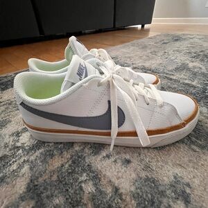 Nike Court Legacy Sneakers